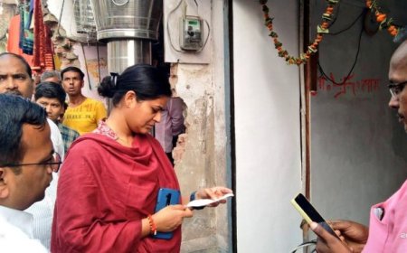 जिलाधिकारी ने विद्युत उपभोक्ताओं के यहां स्थापित विद्युत मीटरों तथा ककवा ओवरब्रिज की निर्माणाधीन सर्विस लेन का किया निरीक्षण