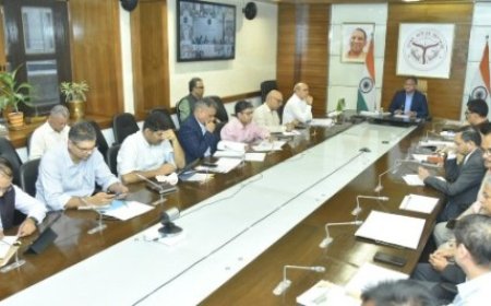 मुख्य सचिव ने वीडियो कॉन्फ्रेन्सिंग के माध्यम से मण्डलायुक्तों व जिलाधिकारियों को दिये आवश्यक दिशा-निर्देश