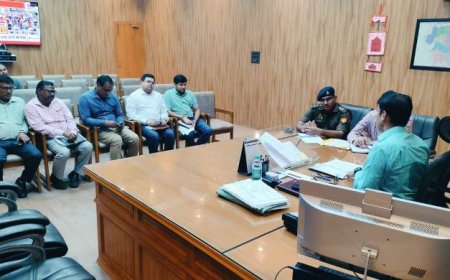 टैक्सी स्टैंड को व्यवस्थित करने के लिए प्रतिनिधियों से हो संवाद - जिलाधिकारी