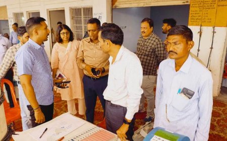 डीएम ने खैर विधान सभा उपचुनाव के लिए धनीपुर मण्डी में ईवीएम कमीशनिंग कार्य को परखा