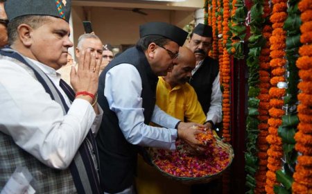 सीएम धामी ने राज्य स्थापना दिवस पर उत्तराखंड राज्य आंदोलन के शहीदों को अर्पित की श्रद्धांजलि