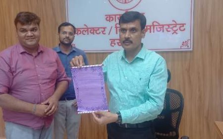 खूबसूरत आमंत्रण पत्र के माध्यम से किशोरों ने बाल कर्निवाल हेतु जिलाधिकारी को किया आमंत्रित