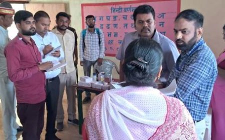 जिलाधिकारी ने आंगबाड़ी केन्द्र महदेवा का किया निरीक्षण