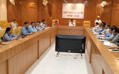 आईजीआरएस एवं सीएम डैश बोर्ड शिकायतों का निस्तारण शीघ्र करायें - जिलाधिकारी