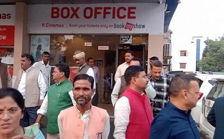 जनपद बहराइच व श्रावस्ती के जनप्रतिनिधियों एवं प्रशासनिक अधिकारियों ने ’’द साबरमती रिपोर्ट’’ फिल्म का किया अवलोकन