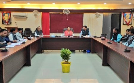 मूल्य समर्थन योजनान्तर्गत धान खरीद को लेकर जिलाधिकारी की अध्यक्षता में आयोजित हुई बैठक