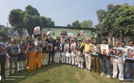 प्रियंका गांधी के संसद सदस्यता के शपथ पर लखनऊ में मना जश्न