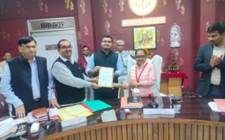 मण्डलायुक्त ने विभिन्न योजनाओं में उत्कृष्ठ कार्य के लिए 11 अधिकारियों को दिए प्रशस्ति पत्र