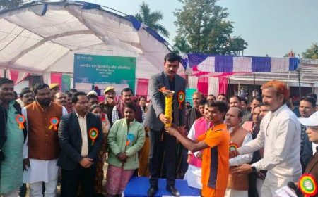 जिलाधिकारी ने तीन दिवसीय खेल प्रतियोगिता का किया उदघाटन