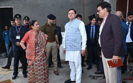 विधानसभा अध्यक्ष एवं सीएम धामी ने विधानसभा में चल रहे नव निर्माण कार्यों का किया अवलोकन