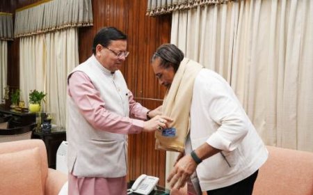 फिल्म निर्माता-निर्देशक प्रकाश झा ने सीएम धामी से की भेंट