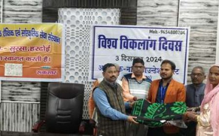 सुरसा विकास खण्ड में दिव्यांगों को हुआ कम्बल वितरण