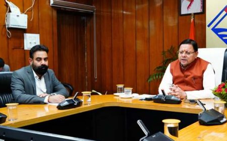 सीएम धामी ने 61 व्यक्तियों को वितरित की ऑनलाइन वृद्धावस्था पेंशन