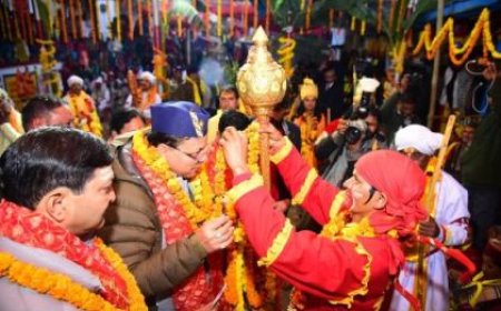 सीएम धामी ने ओंकारेश्वर मंदिर, ऊखीमठ में पूजा अर्चना कर की प्रदेश की खुशहाली की कामना