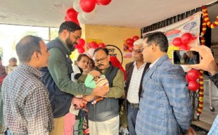 बच्चों को पोलियो की खुराक पिलाकर सीएमओ ने पल्स पोलियो अभियान का किया शुभारंभ