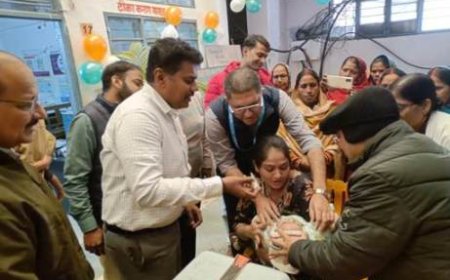 जिलाधिकारी ने बच्चों को पोलियो की खुराक पिलाकर पल्स पोलियो अभियान का किया शुभारंभ