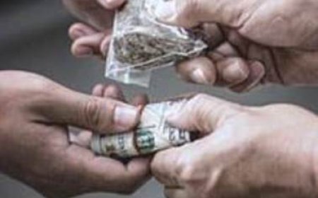 लाख कोशिशों के बाद भी मथुरा प्रशासन नहीं लगा पा रहा लगाम, युवाओं की जिंदगी से कब तक होता रहेगा खिलवाड़