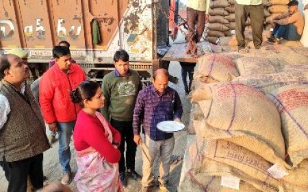 जिलाधिकारी ने भारतीय खाद्य निगम डिपो पी0ई0जी0  गोदाम जामों तथा राइस मिल गौरीगंज का किया आकस्मिक निरीक्षण