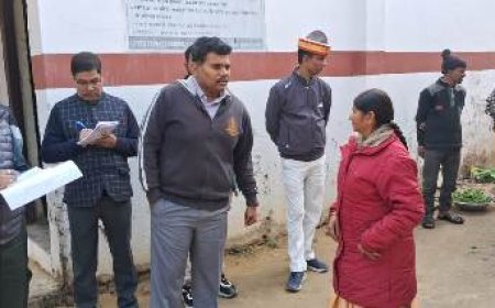 जिलाधिकारी ने प्रोजेक्ट अलंकार योजनान्तर्गत राजकीय उच्चतर माध्यमिक विद्यालय में हो रहे निर्माण कार्यों का किया औचक निरीक्षण