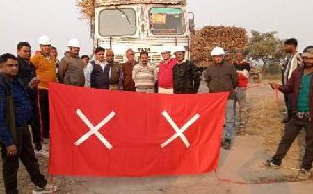 सड़क सुरक्षा अभियान के तहत बजाज चीनी मिल इंटई मैदा ने ट्रक चालकों किया जागरूक