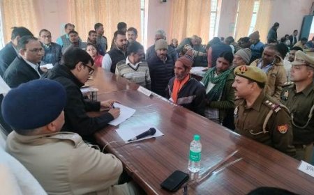 तहसील दिवस में जिलाधिकारी व पुलिस अधीक्षक ने सुनी लोगों की समस्याएं