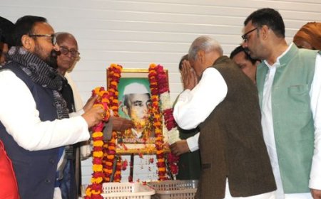 समाजवादी पार्टी ने चौधरी चरण सिंह की 122वीं जयंती पर उन्हें श्रद्धांजलि अर्पित की