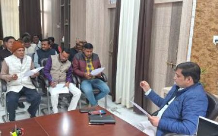 स्वामित्व योजना के अन्तर्गत घरौनी का वितरण कार्यक्रम के सम्बन्ध में अपर जिलाधिकारी ने की प्रेसवार्ता