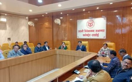 जिलाधिकारी ने की डैशबोर्ड की प्रगति की समीक्षा