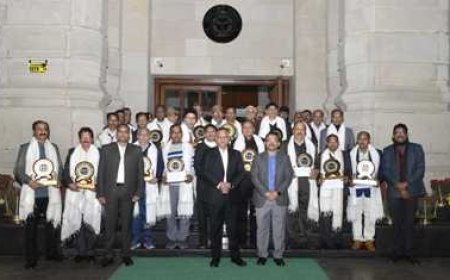 मुख्य सचिव ने सचिवालय सेवा से सेवानिवृत्त हुए 20 कार्मिकों को स्मृति चिन्ह भेंट कर किया सम्मानित