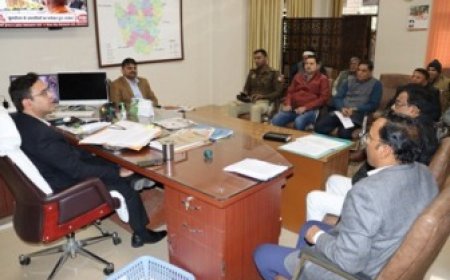 जिलाधिकारी की अध्यक्षता में जिला स्तरीय पत्रकार स्थायी समिति की बैठक हुई सम्पन्न