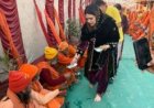 प्रयागराज महाकुंभ के शिविरों में ‘मां सीता रसोई’ के द्वारा साधु-संतों को भोजन करा रही हैं प्रख्यात समाजसेवी मनप्रीत कौर