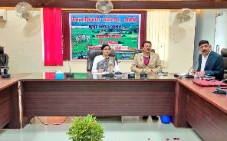 चकबंदी कार्यों को लेकर जिलाधिकारी ने की समीक्षा बैठक