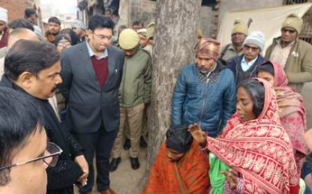 जिलाधिकारी ने दो नवजात जुड़वा शिशुओं की असामायिक मृत्यु पर शोकाकुल परिवार से मिलकर व्यक्त की संवेदना