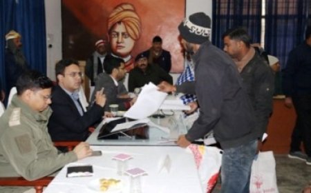 जिलाधिकारी ने अधिकारियों को जन समस्याओं के त्वरित एवं गुणवत्तायुक्त निस्तारण करने के  दिए निर्देश