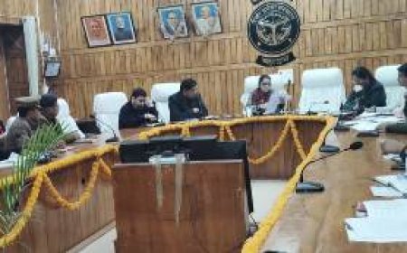 डीएम की अध्यक्षता में सम्पन्न हुई चकबन्दी कार्यों की समीक्षा बैठक