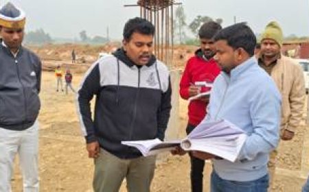 जिलाधिकारी ने निर्माणाधीन नर्सिंग कालेज एवं छात्रावास का किया औचक निरीक्षण