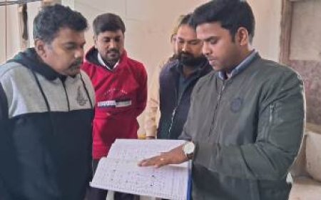 जिलाधिकारी ने निर्माणाधीन सूचना संकुल भवन का किया निरीक्षण