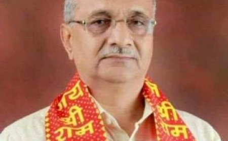 महापौर और आयुक्त की तकरार के बीच में लटका मथुरा के 70 वार्डाे का विकास, पार्षद हुए लामबंद