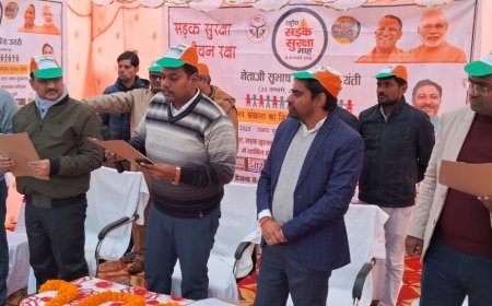 जिलाधिकारी ने बच्चों को सड़क सुरक्षा के संबंध में किया जागरूक