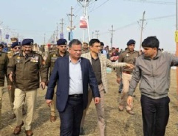 मुख्य सचिव और डीजीपी ने महाकुम्भ की तैयारियों का किया स्थलीय निरीक्षण