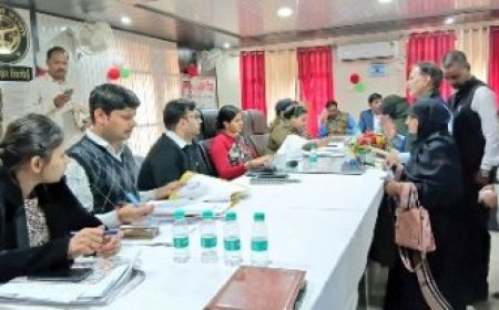 जनसामान्य की शिकायतों के त्वरित निस्तारण हेतु जनपद की चारों तहसीलों में आयोजित हुआ संपूर्ण समाधान दिवस