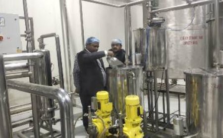 खाद्य सुरक्षा विभाग की टीम ने जानी मानी फर्मों के यहां भरे सैंपल जांच को भेजे