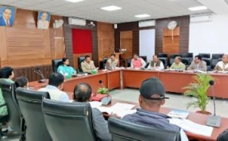 चकबंदी कार्यों को लेकर जिलाधिकारी ने की समीक्षा बैठक