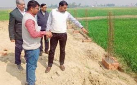 मुख्य विकास अधिकारी ने विकास खण्ड उसका बाजार के ग्राम पंचायत चोरवर में निर्माणाधीन खेल मैदान/मिनी स्टेडियम का किया निरीक्षण