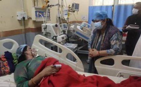 मण्डलायुक्त ने डीडीयू चिकित्सालय का किया निरीक्षण