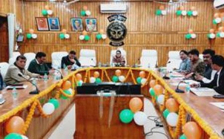 डीएम की अध्यक्षता में सम्पन्न हुई बेसिक शिक्षा विभाग की समीक्षा बैठक