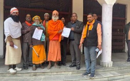 पार्षद पति भाजपा नेता पर महंत ने लगाया गौशाला की जमीन पर कब्जाने का आरोप