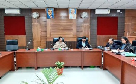 राष्ट्रीय ग्रामीण आजीविका मिशन के अंतर्गत स्वयं सहायता समूह द्वारा संचालित टेक होम राशन इकाई में पोषाहार उत्पादन व वितरण को लेकर जिलाधिकारी ने की समीक्षा बैठक