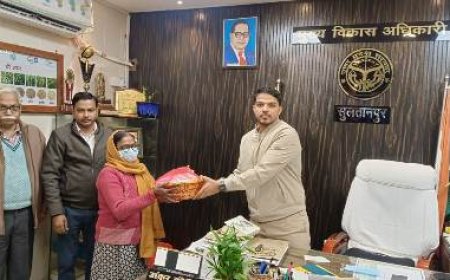 क्षय रोगियों को सीडीओ अंकुर कौशिक ने लिया गोद, दिया पौष्टिक आहार किट