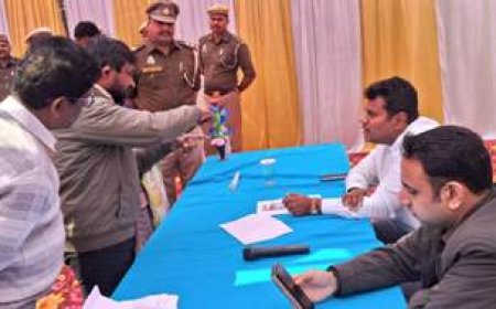 सम्पूर्ण थाना समाधान दिवस पर जिलाधिकारी ने शिकायतकर्ताओं की समस्याओं को सुना